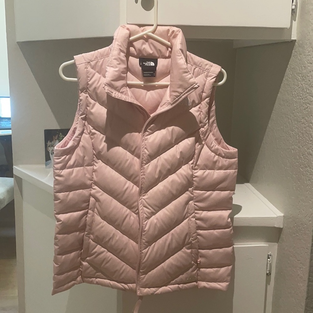 North Face cute light pink puffer vest with water resistant material. Size med